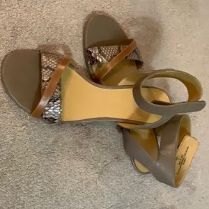 Nine West low Tan saddles
